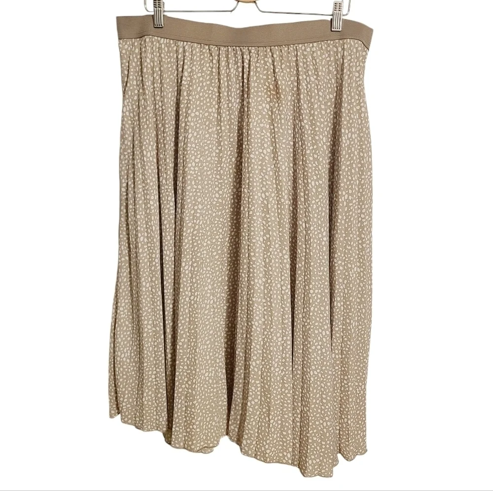 Vince Camuto | Women's Tan Polka Dot Midi Length Pullon Pleated Skirt (Size XXL)